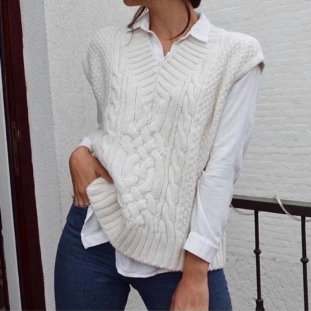 H&M Bloggers Favorite Sweater Vest - Picture 3 of 9